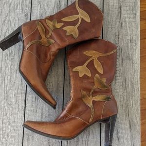 Brown mid boots with applique